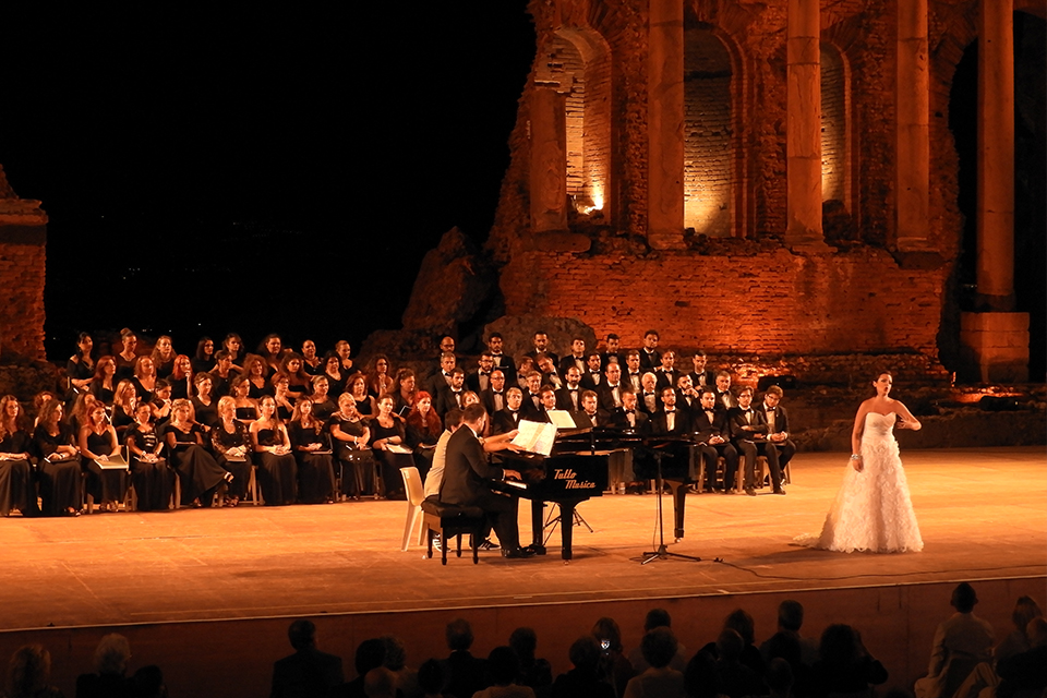 Corsi e Lezioni Canto | Una Voce Sana è Bella